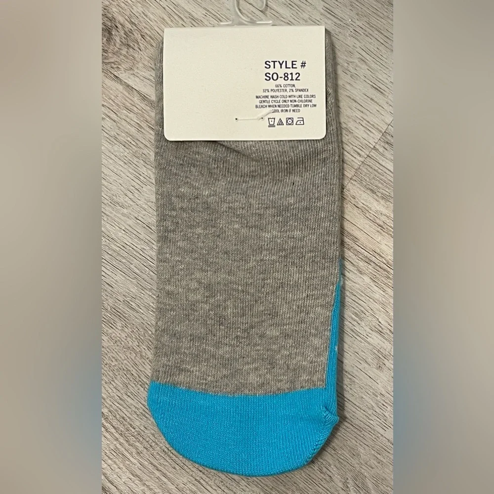 ZENANA  2 PAIRS GRAY AND BLUE SURFING DALMATIAN ANKLE SOCKS SIZE OS NWT